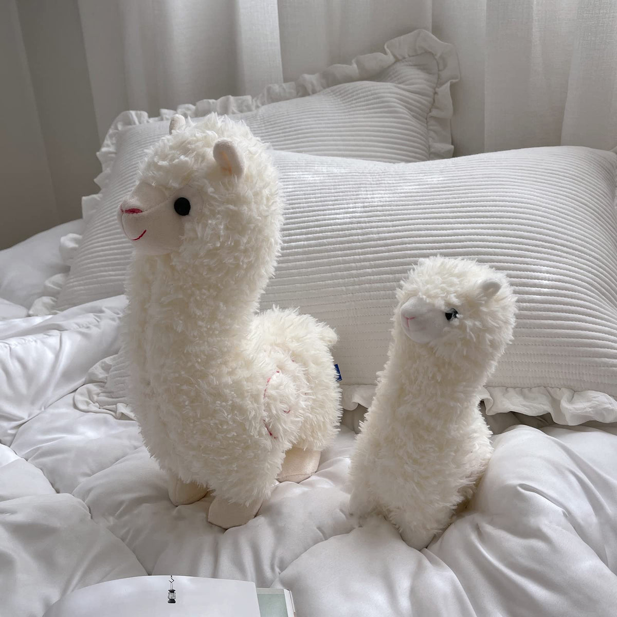 Celawork Alpaka Kuscheltier 25 cm Weiß – stehendes Lama Plüschtier aus weichem Plüsch, Stofftier Geschenk für Kinder